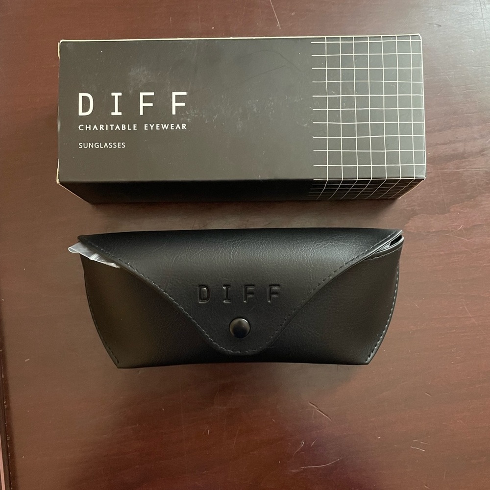 NIB DIFF TATE Sunglasses